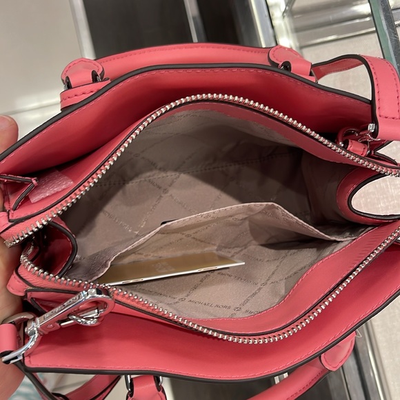 MICHAEL KORS
Sheila Small Faux Saffiano Leather Satchel
Tea Rose 
NWT - Picture 15 of 16